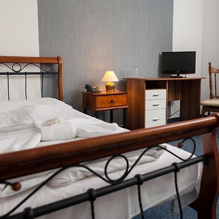 Hotel Diana Nové Mesto nad Váhom Екстериор снимка