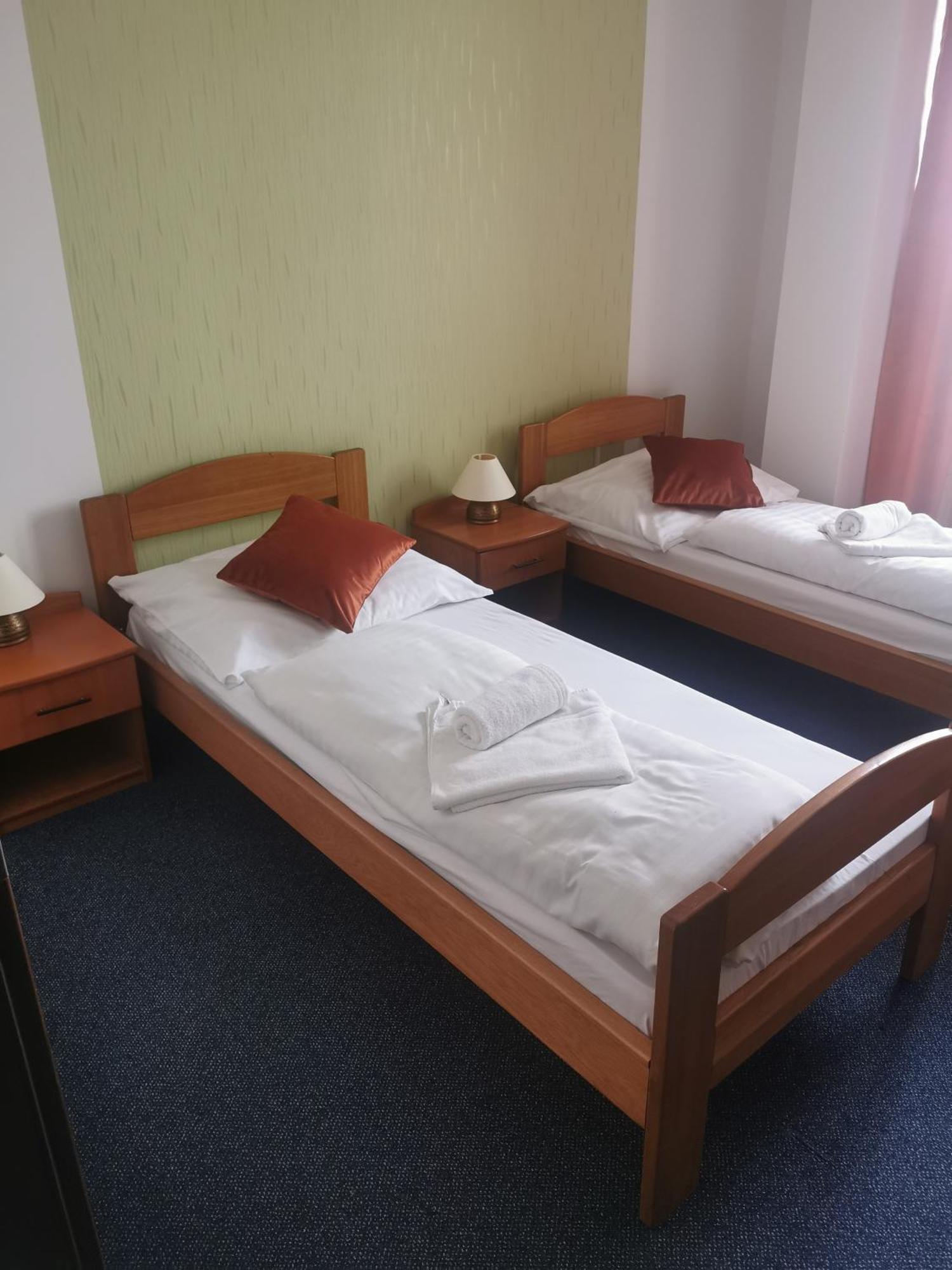 Hotel Diana Nové Mesto nad Váhom Екстериор снимка