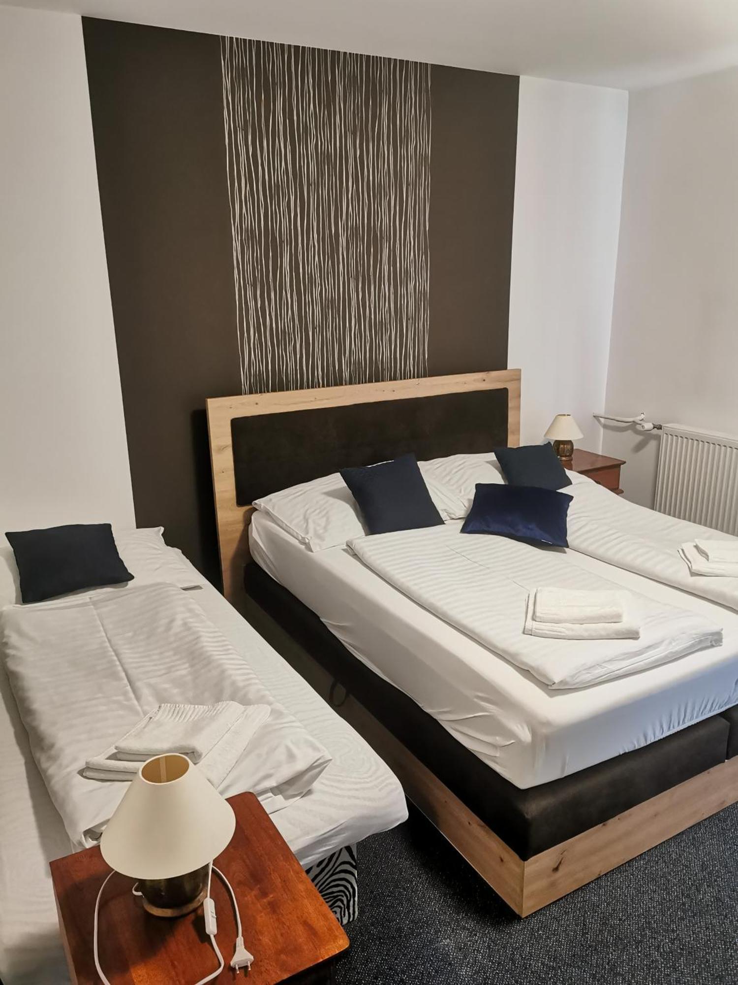 Hotel Diana Nové Mesto nad Váhom Екстериор снимка