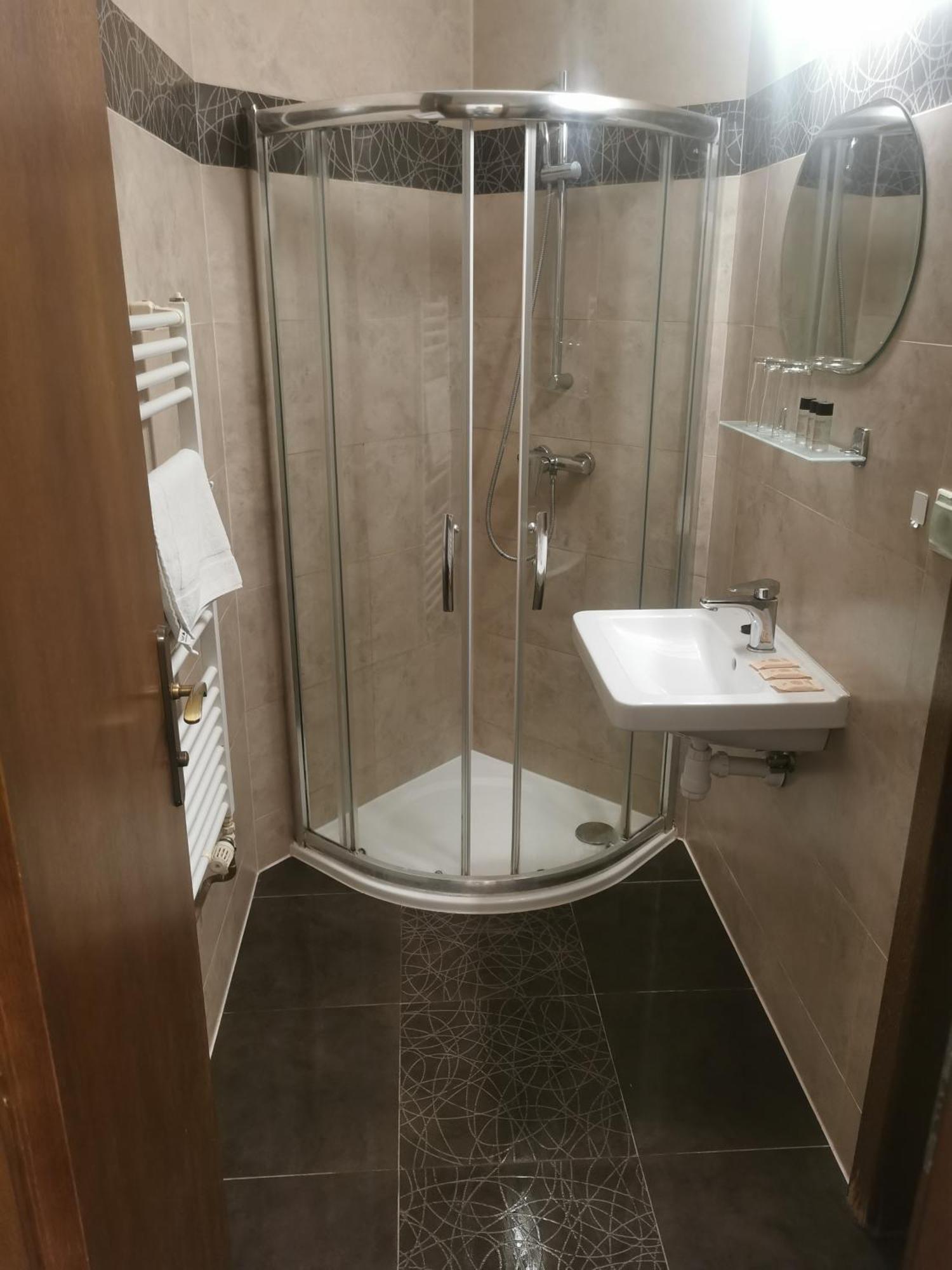 Hotel Diana Nové Mesto nad Váhom Екстериор снимка
