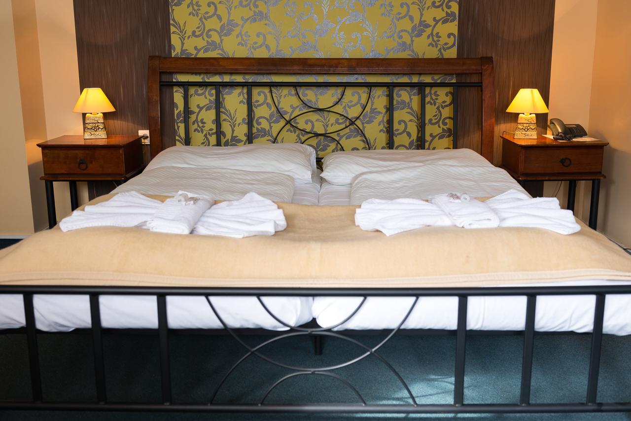 Hotel Diana Nové Mesto nad Váhom Екстериор снимка