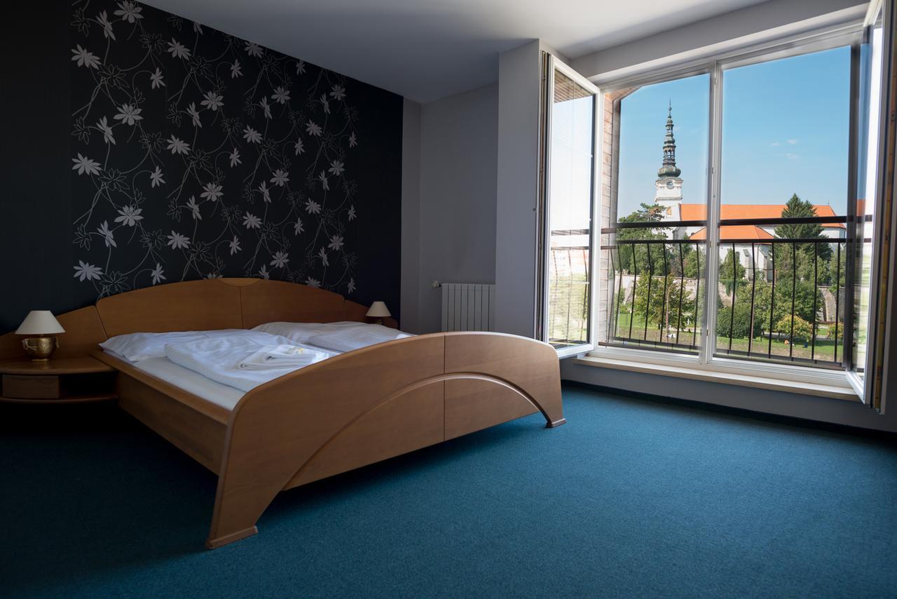 Hotel Diana Nové Mesto nad Váhom Екстериор снимка
