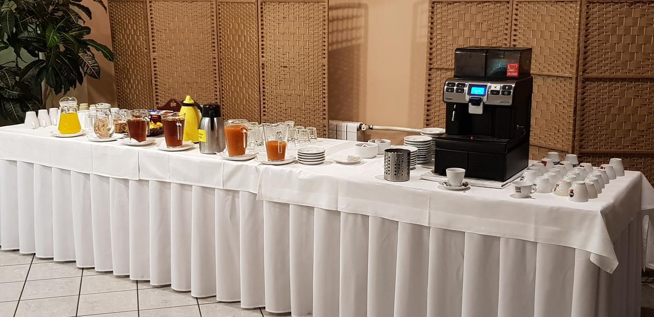 Hotel Diana Nové Mesto nad Váhom Екстериор снимка